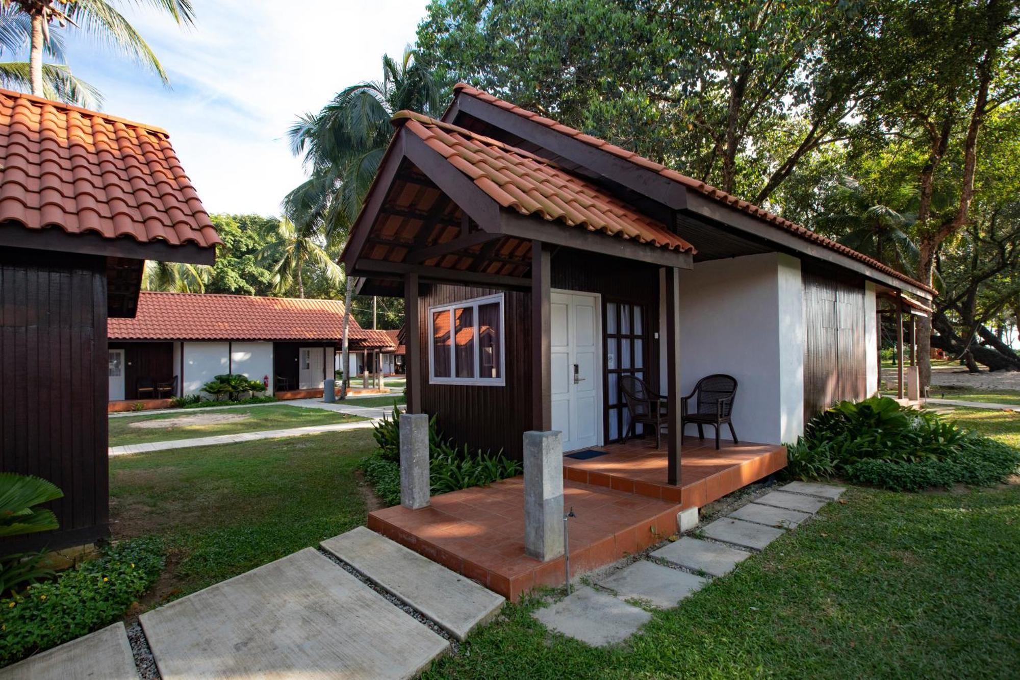 Adena Beach Resort Kuantan Esterno foto