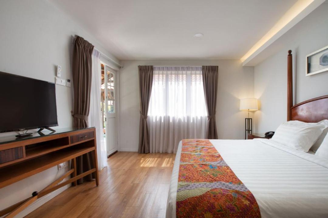 Adena Beach Resort Kuantan Esterno foto