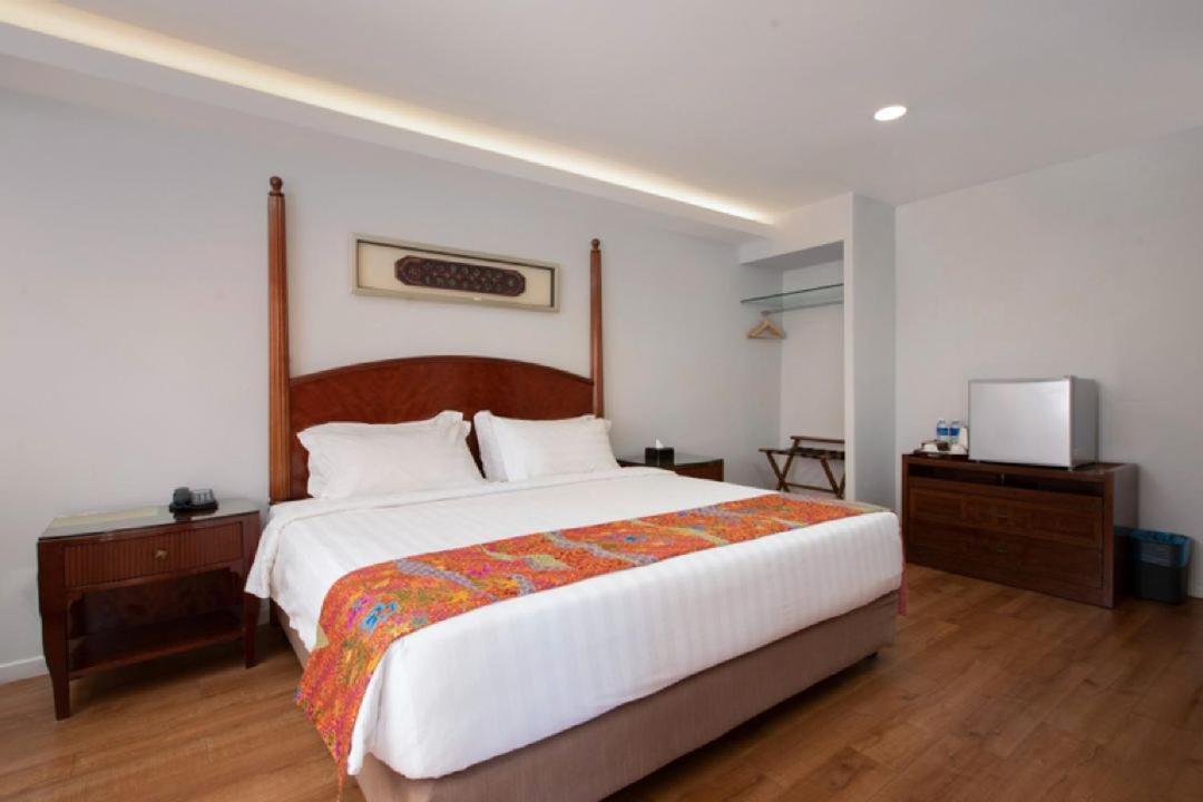 Adena Beach Resort Kuantan Esterno foto
