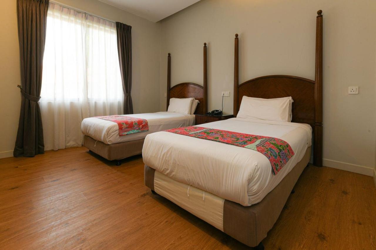 Adena Beach Resort Kuantan Esterno foto