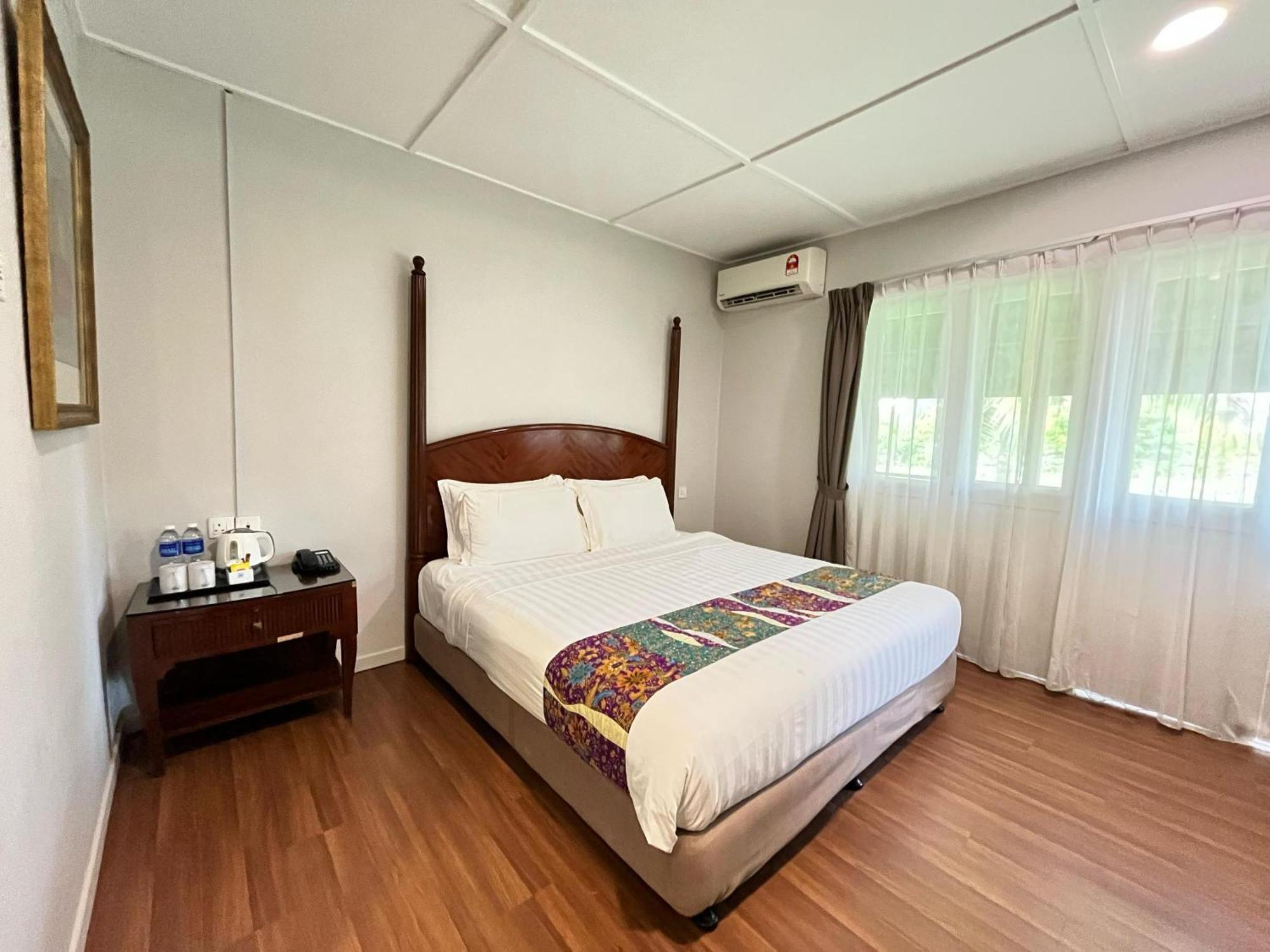 Adena Beach Resort Kuantan Esterno foto