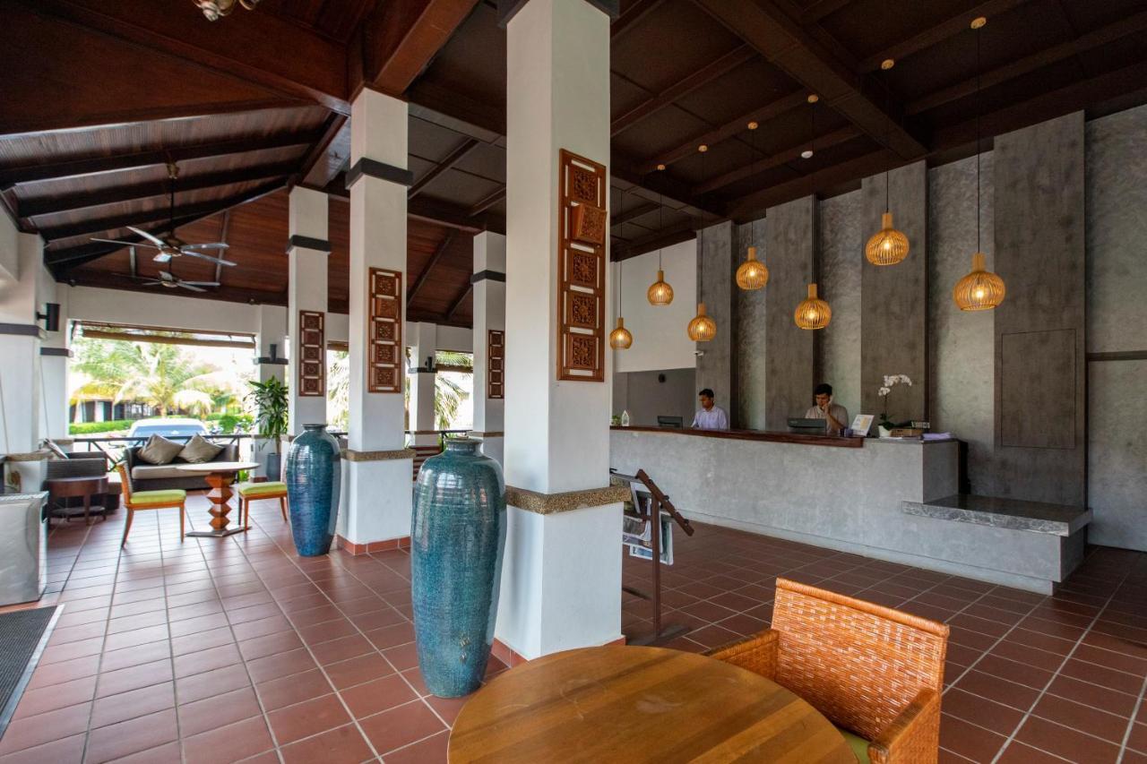 Adena Beach Resort Kuantan Esterno foto