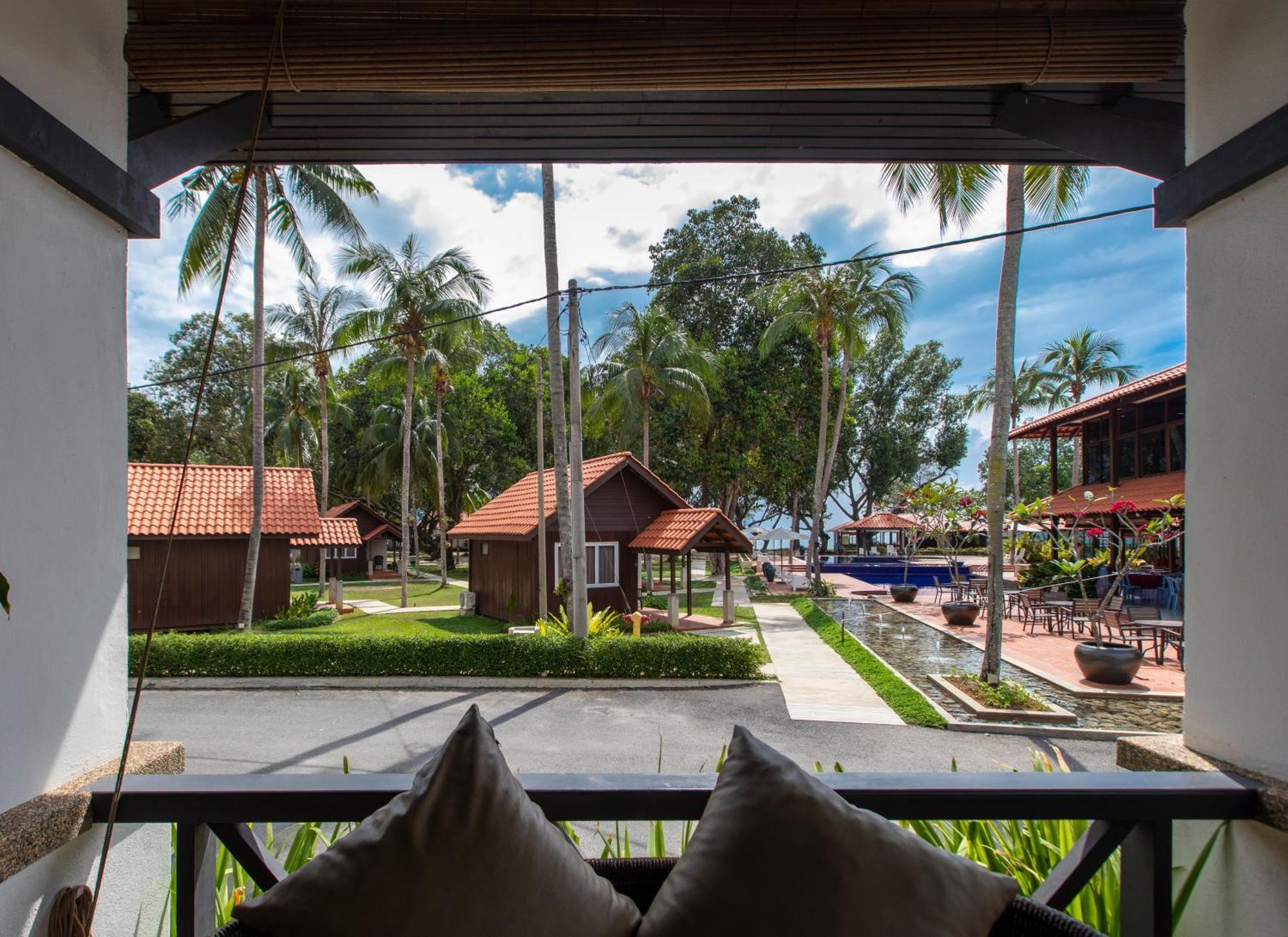 Adena Beach Resort Kuantan Esterno foto